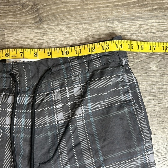 NEW PacSun Men’s Grey Plaided Nylon Cargo Pants Sz Small - Picture 9 of 13